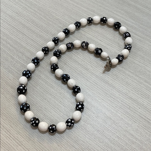 Black and white beaded
Necklace - Picture 3 of 3